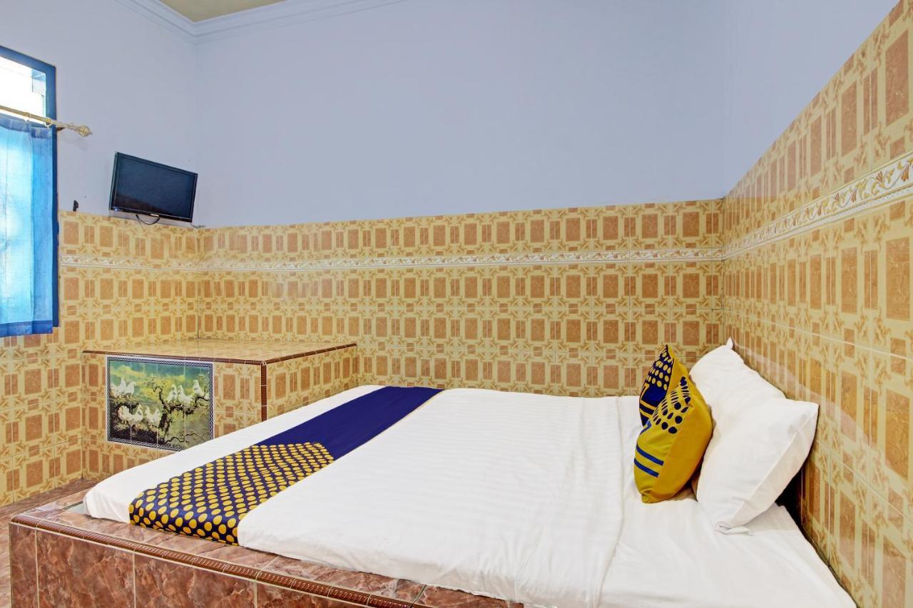 Spot On 91694 Hotel Rama Chandra Temanggung Exterior photo