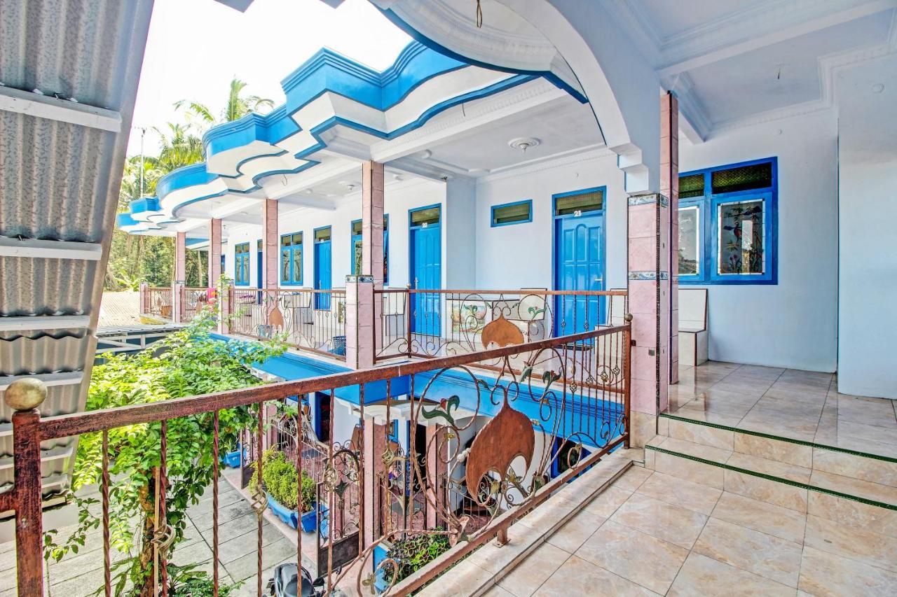 Spot On 91694 Hotel Rama Chandra Temanggung Exterior photo