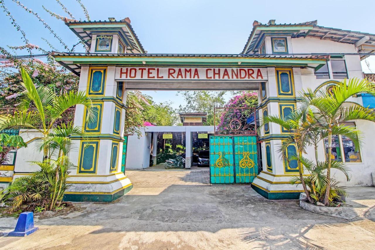 Spot On 91694 Hotel Rama Chandra Temanggung Exterior photo