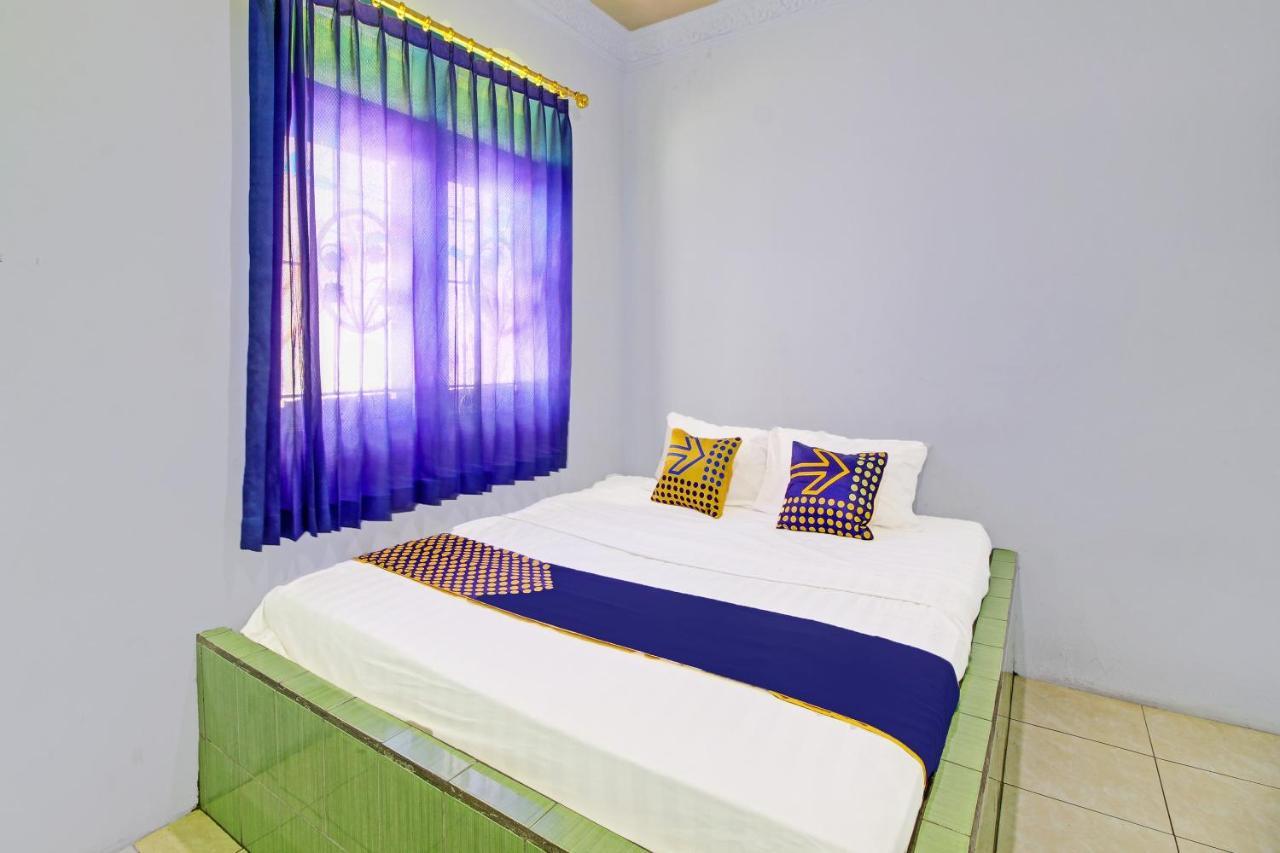 Spot On 91694 Hotel Rama Chandra Temanggung Exterior photo