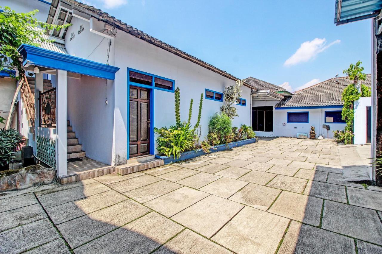 Spot On 91694 Hotel Rama Chandra Temanggung Exterior photo